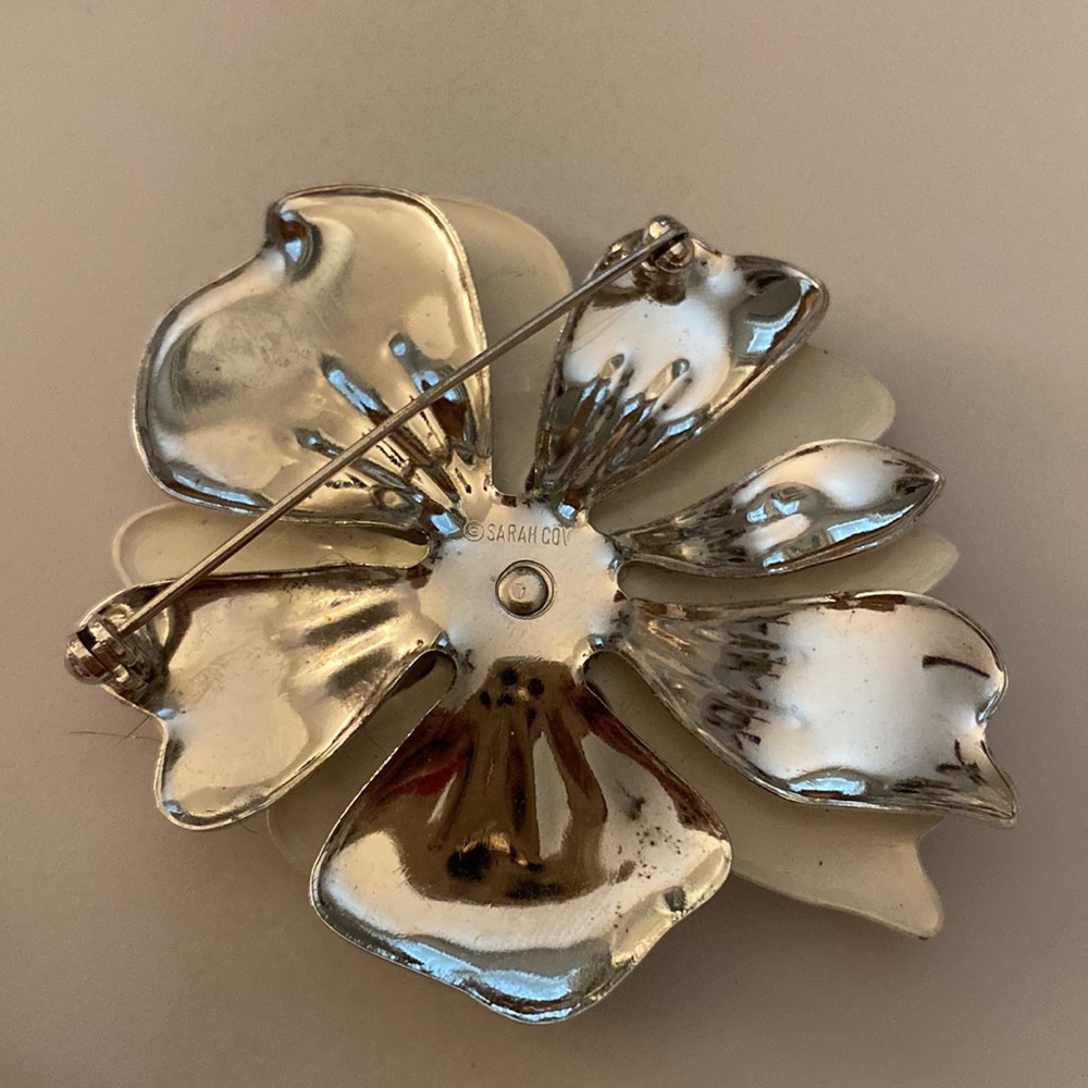 9 Vintage Floral Flower Themed Pins Brooches incl Sarah Coventry Avon Monet - Picture 7 of 16